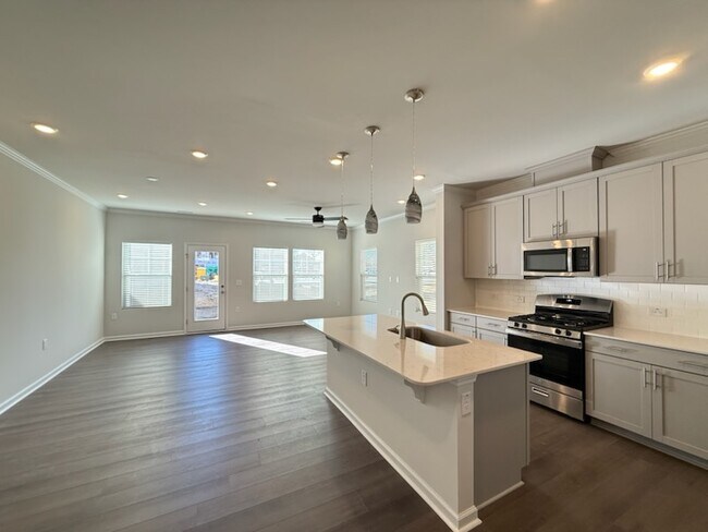 Amplia primera planta - 266 Peebles Dr