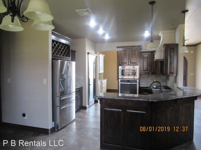 Building Photo - 1022 Scissortail Dr