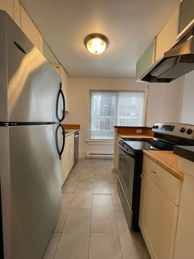 Fairmount Apartments 1901 1st Ave Seattle, WA Apartments for Rent