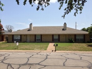 Building Photo - 1404 Chapel Ridge Rd
