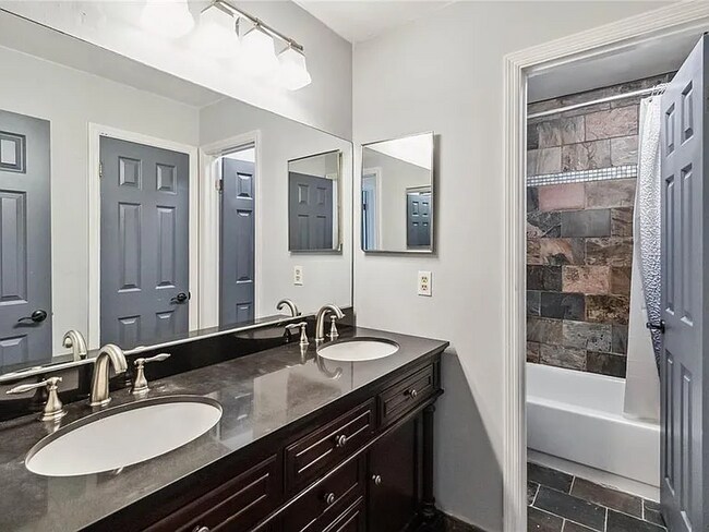 Foto del edificio - 7417 Wynnewood Sq