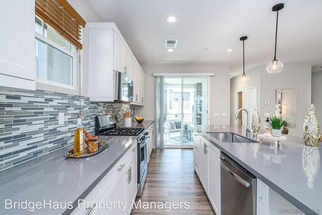 Building Photo - 3 br, 2.5 bath House - 1872 Observation Wa...