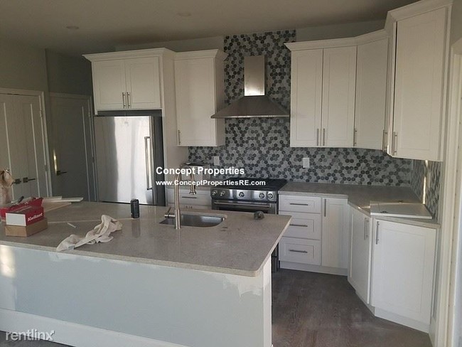 Building Photo - 2 br, 2 bath  - 115 Gladstone St # Sf