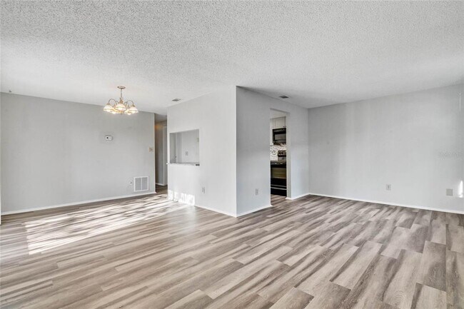 Foto del edificio - 4907 Lake Ridge Rd