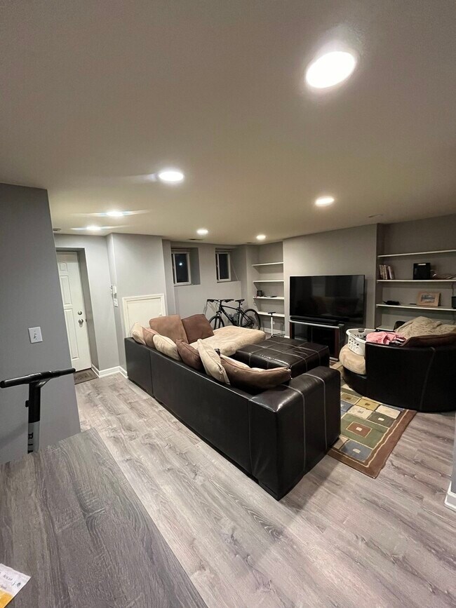 Foto del edificio - 1624 N Claremont Ave