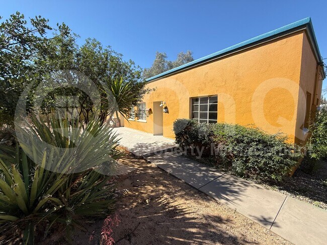 Building Photo - 722 N Palo Verde Blvd