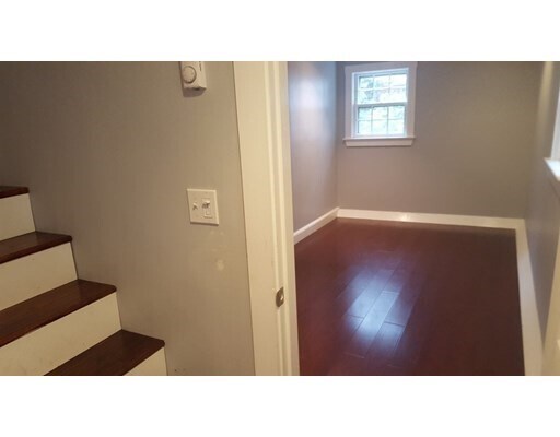 Building Photo - 10 Elm