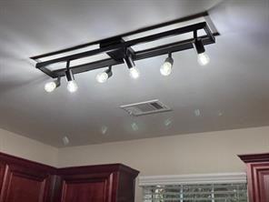 Foto del edificio - 326 Hidden Creek Ln