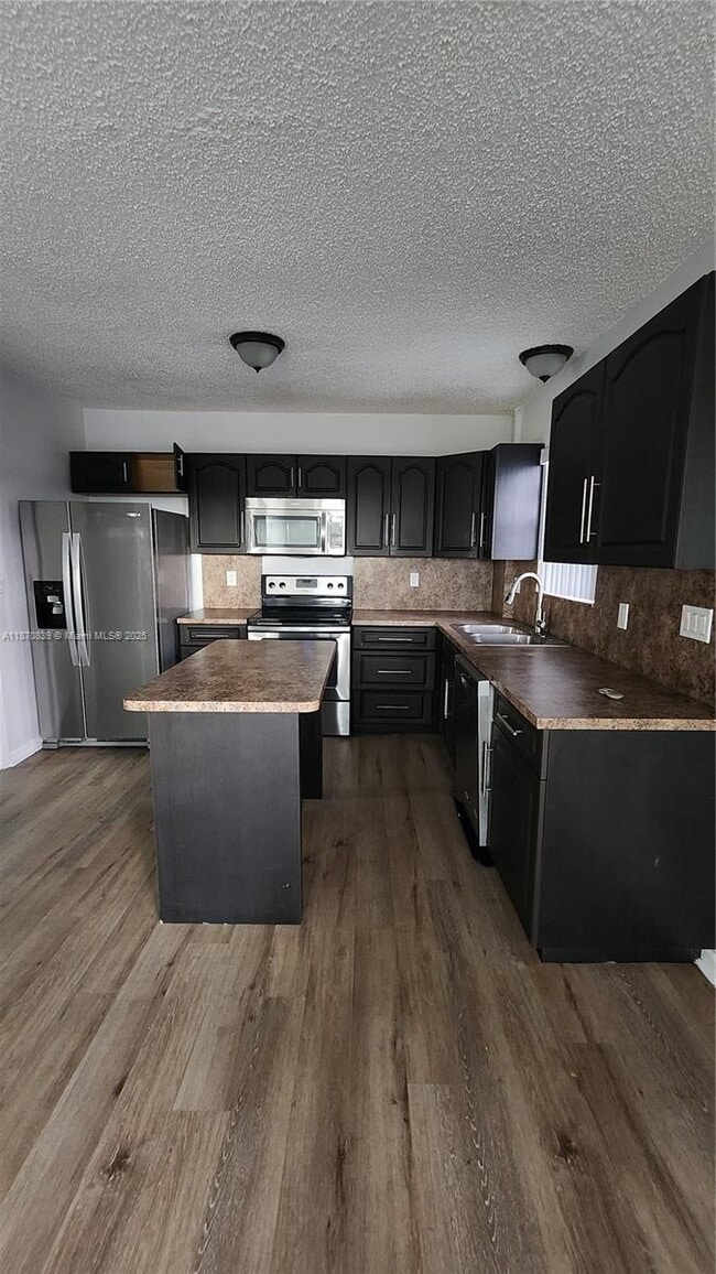 Building Photo - 513 S Ocean Dr