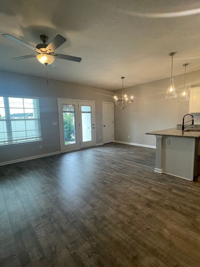 Building Photo - 4329 Doral Dr
