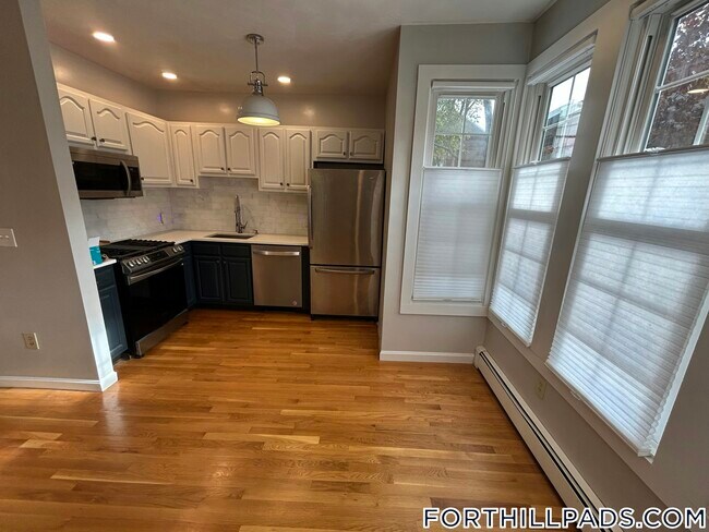 Foto del edificio - 120 Highland St