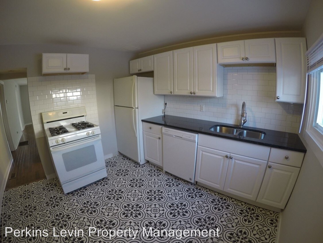 Foto principal - 301 17th Ave NE