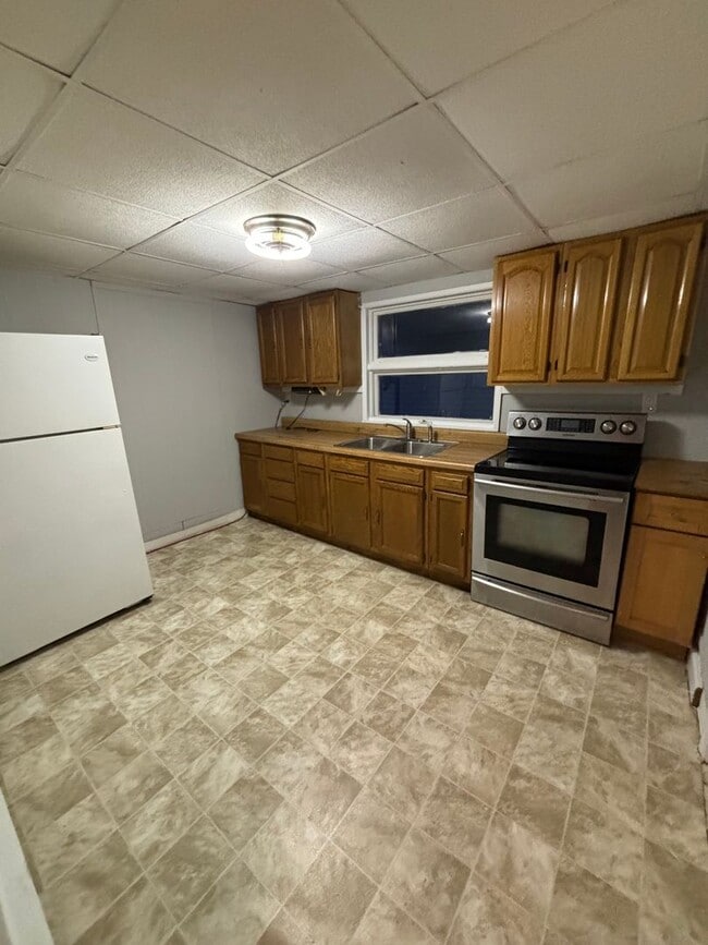 Building Photo - 409 Honesdale St