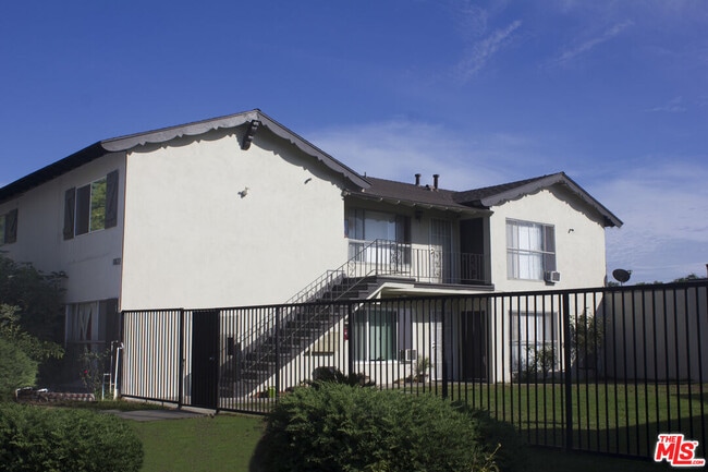 Building Photo - 1828 W Sumac Ln