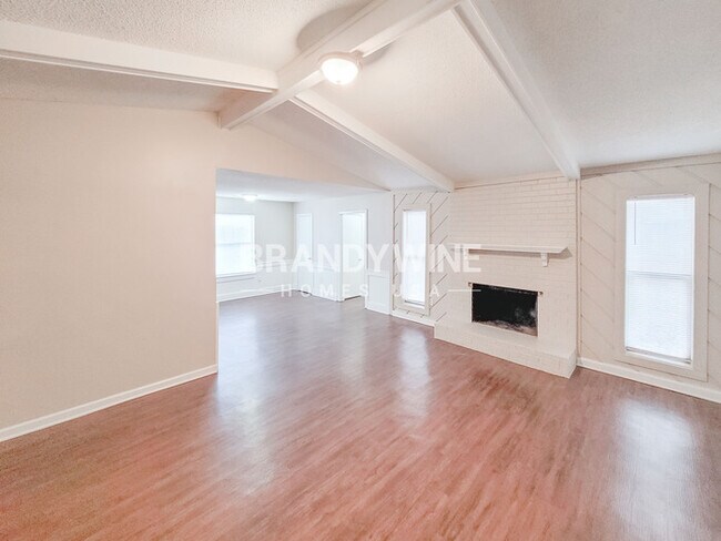 Foto del edificio - 6309 Golden Park Dr