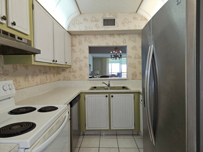 Foto del edificio - 23099 Barwood Ln N