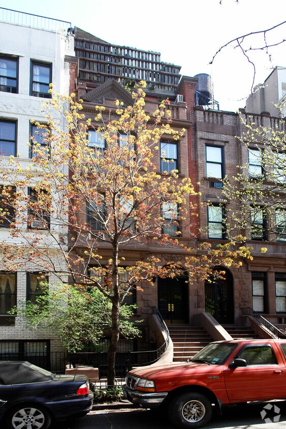Building Photo - 153 W 85th St