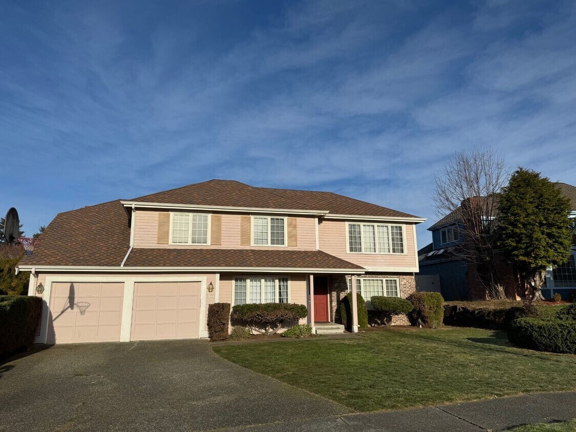Foto principal - Quiet 4 bed 2.5 bath + Den home in Amherst...