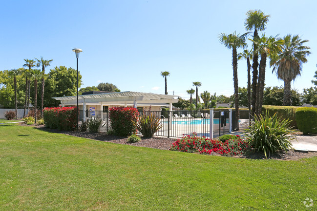 Building Photo - Garden East Apartments