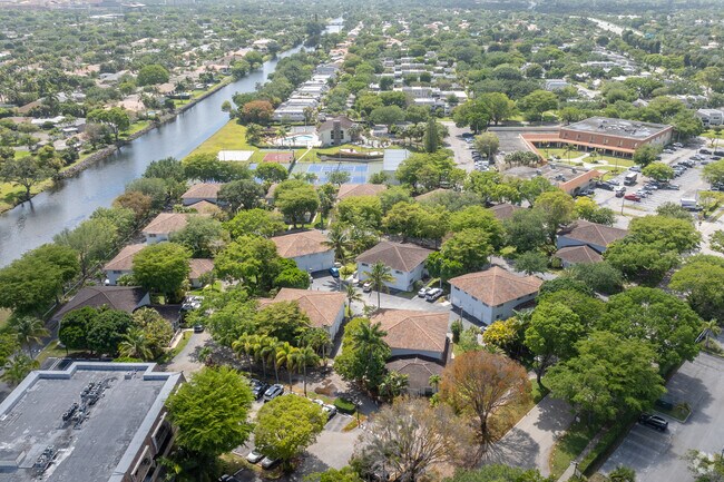 7903-7984 Camino Cir - Contexto - Camino Circle