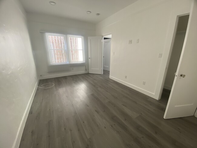 Foto del edificio - 450 S. Cochran, LLC