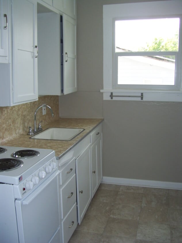 Primary Photo - 303 2nd Ave W