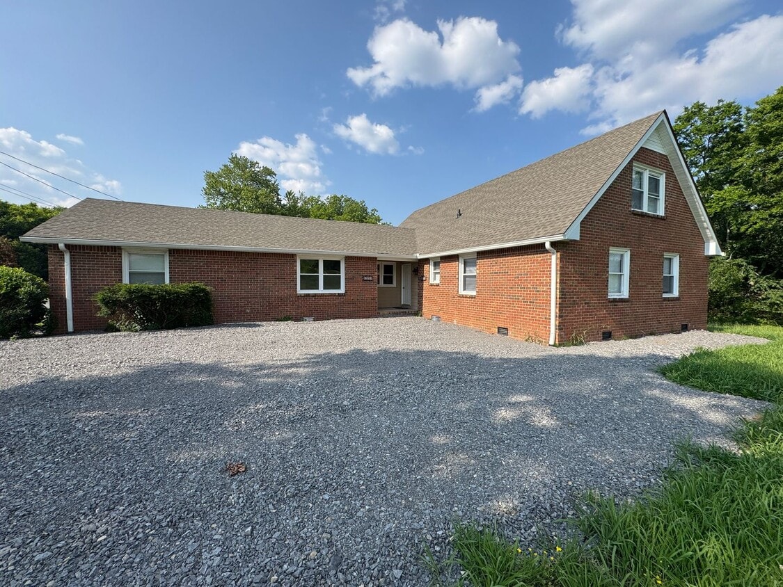 Primary Photo - 6879 Lebanon Rd