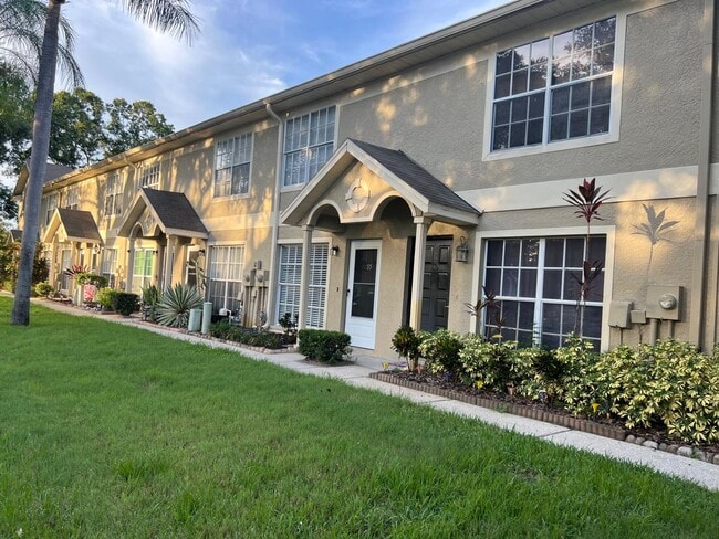 Building Photo - 2879 Thaxton Dr