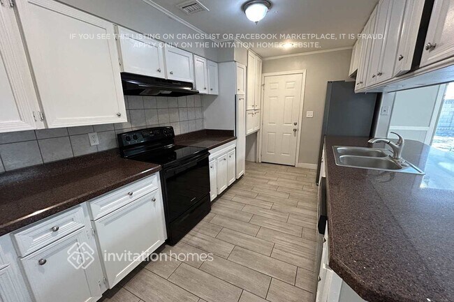 Building Photo - 4027 W Palmaire Dr