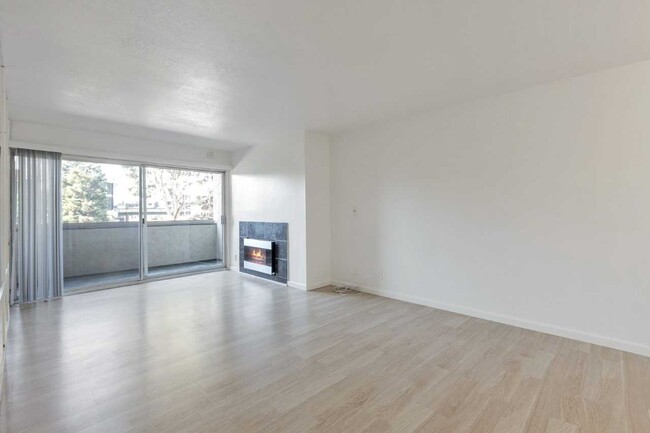 Foto del edificio - 955 Shorepoint Court Unit 101