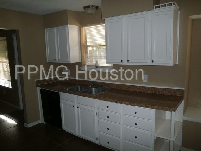 Foto del edificio - 4415 McCleester Dr