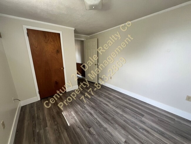 Building Photo - 1404 E Maple St