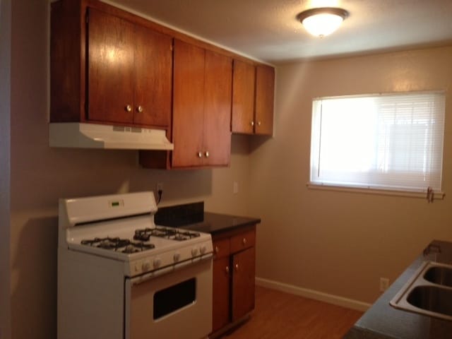 Building Photo - 01632