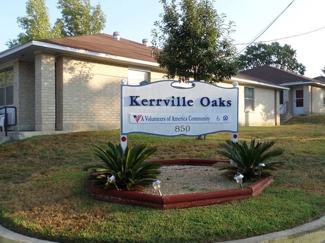 Foto del edificio - Kerrville Oaks Apartments