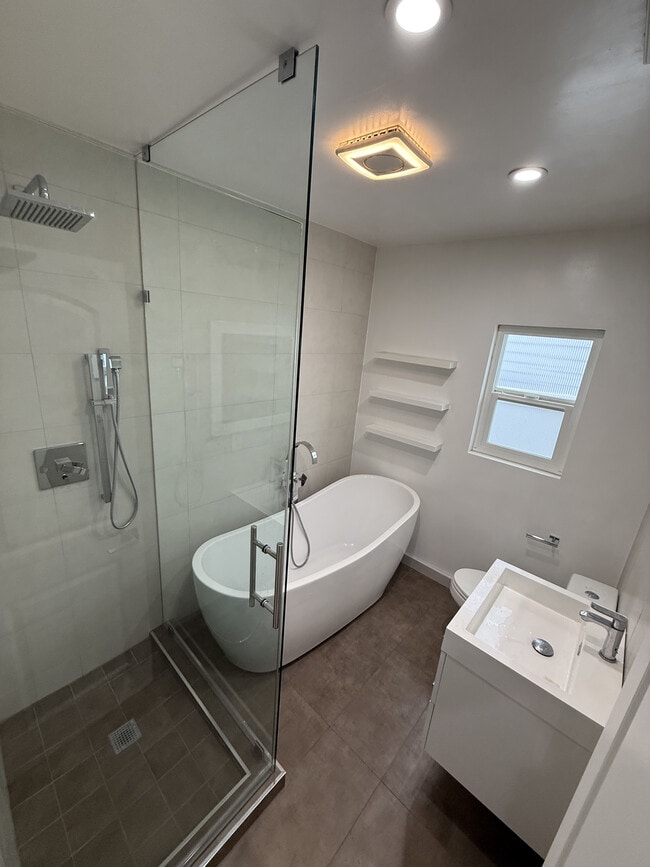 Building Photo - 14622 Huston St