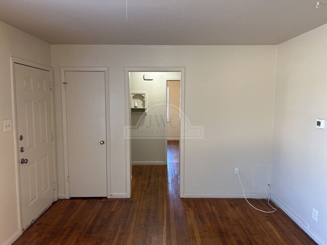 Building Photo - 1504 Redondo Dr