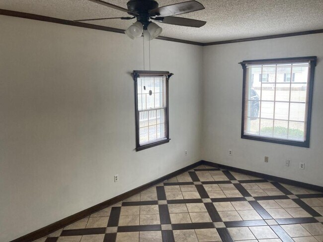 Foto del edificio - 2618 E Homewood Avenue