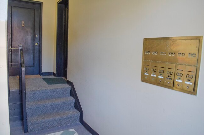 Foto del edificio - 2300 Colston Dr