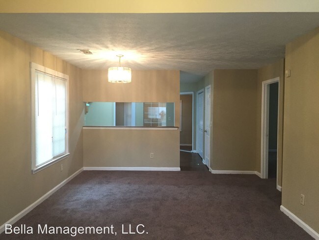 Building Photo - 4 br, 2.5 bath House - 3751 Oakwood Manor