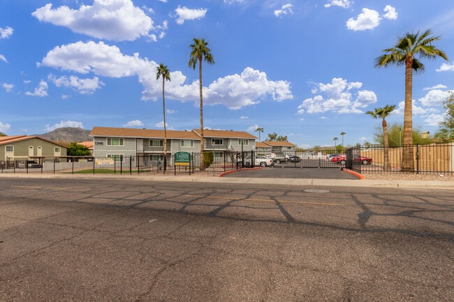 Building Photo - 1346 E Mountain View Rd