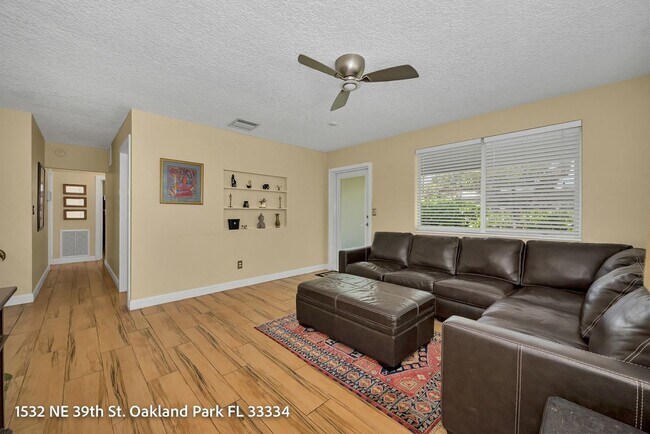 Foto del edificio - 1532 NE 39th St