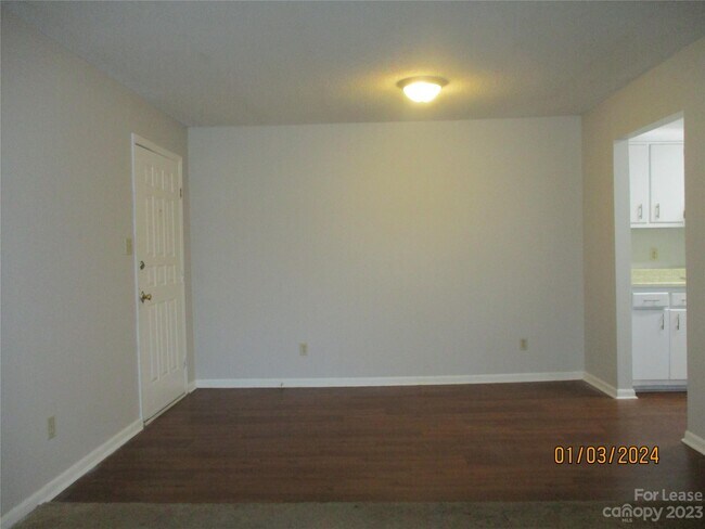 Foto del edificio - 2132 S Main St