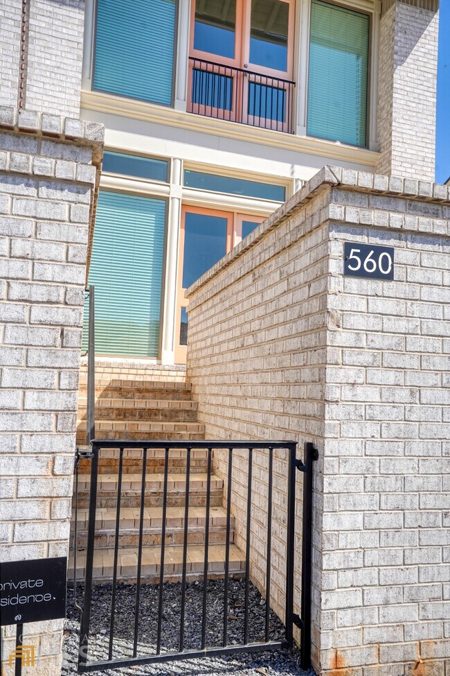 Foto del edificio - 560 Heatherden Ave
