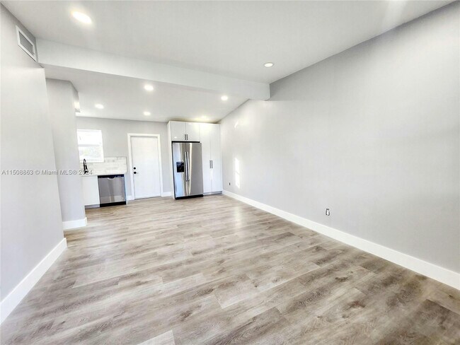 Foto del edificio - 5165-1 NE 16th Ave