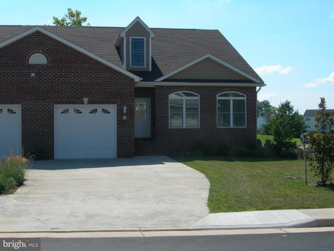 Primary Photo - 293 Brookline Dr
