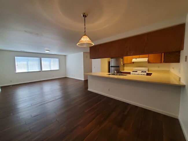 Building Photo - 1400 Howard Ct