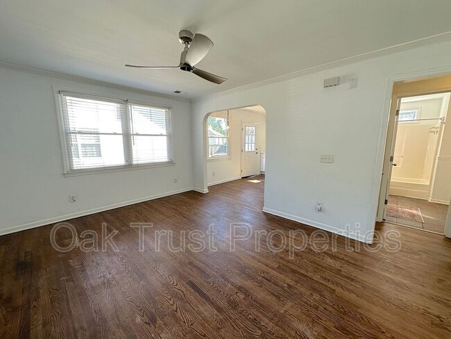 Foto del edificio - 4808 Churchill Rd