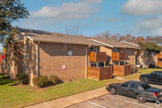 Building Photo - Villas Del Rey