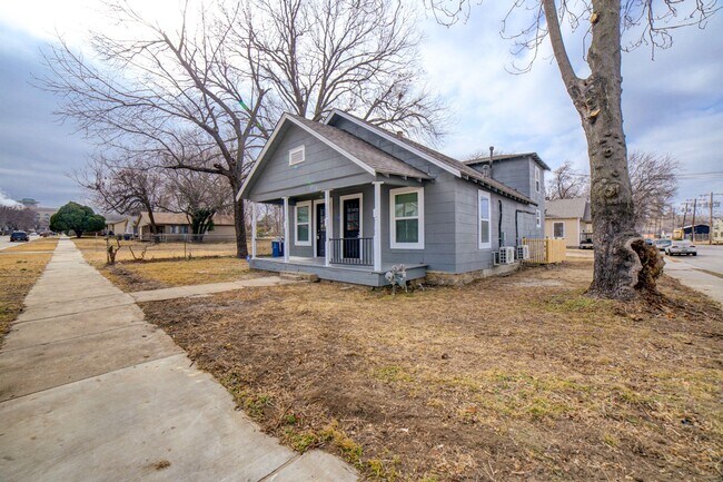 Building Photo - 702 S Trenton Ave