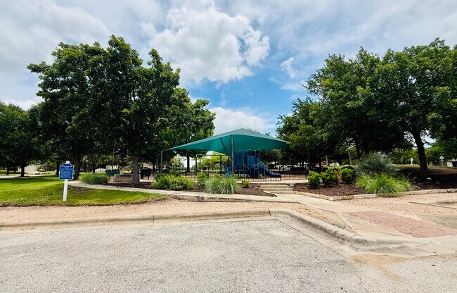 Building Photo - 913 Coronation Way